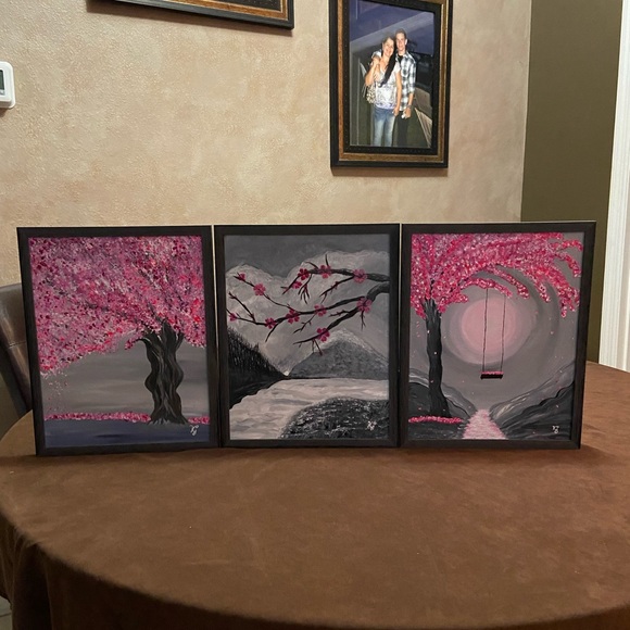 Acrylic paintings set of three 11 x 14‘s framed black and white and pink. - Picture 1 of 4